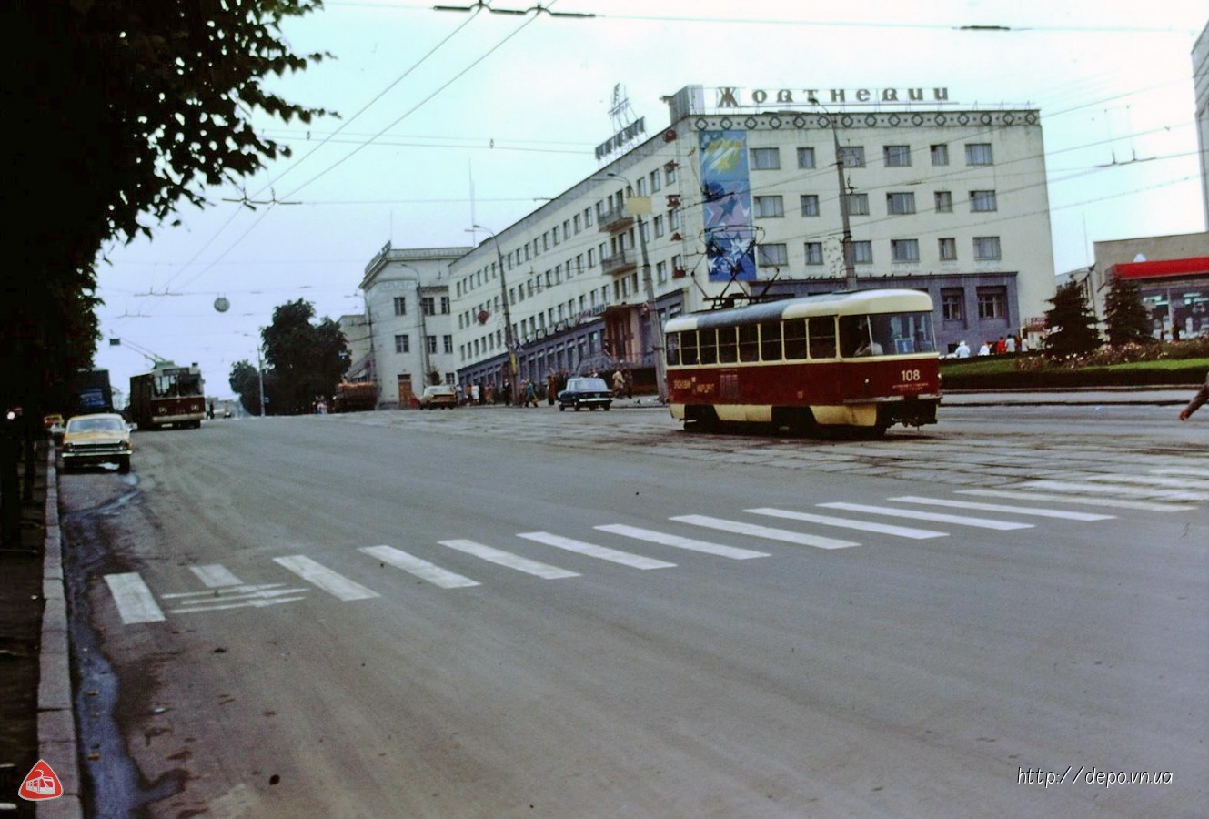 Вагон T4SU №108 на площади Гагарина..