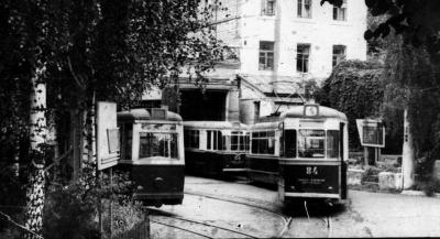 Фотография вагонов Gotha 83+84 в депо. Слева, предположительно, прицеп вагона Lowa.
