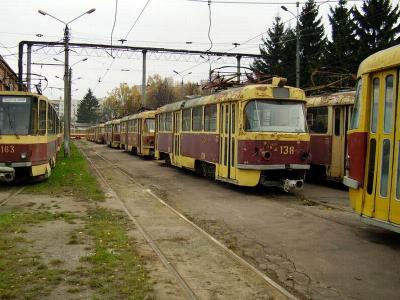 Фото - Вагон № 138 на территории депо. Октябрь 2006 года. В начале 90-хх ходил в сцепке «138+142». 