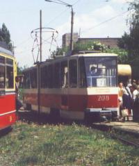 Фото 1 - на остановке ЖД Вокзал. Фото конца 80-х годов. Трамвай в оригинальной заводской окраске.