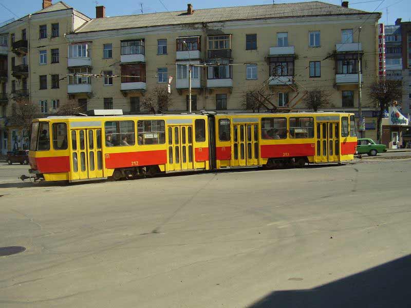 212 Вагон следует по маршруту №5. Площадь Гагарина. Март 2009г.