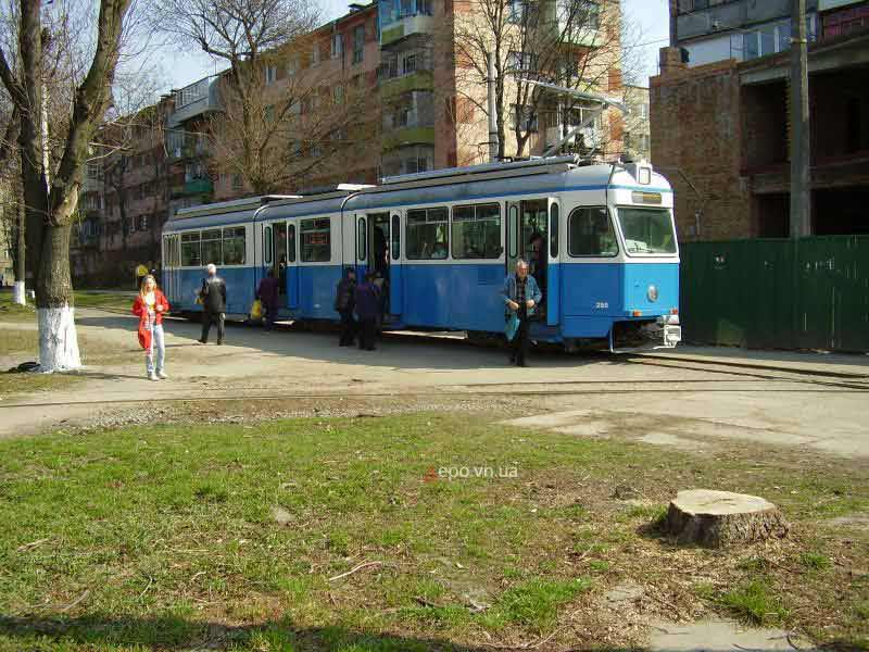 Вагон «Мираж» № 255 на остановке ДК«Заря». Апрель 2009.