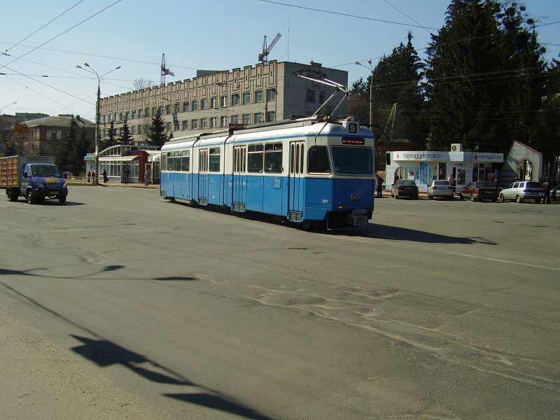 Вагон «Мираж» №257 на улице Пирогова. Апрель 2009.