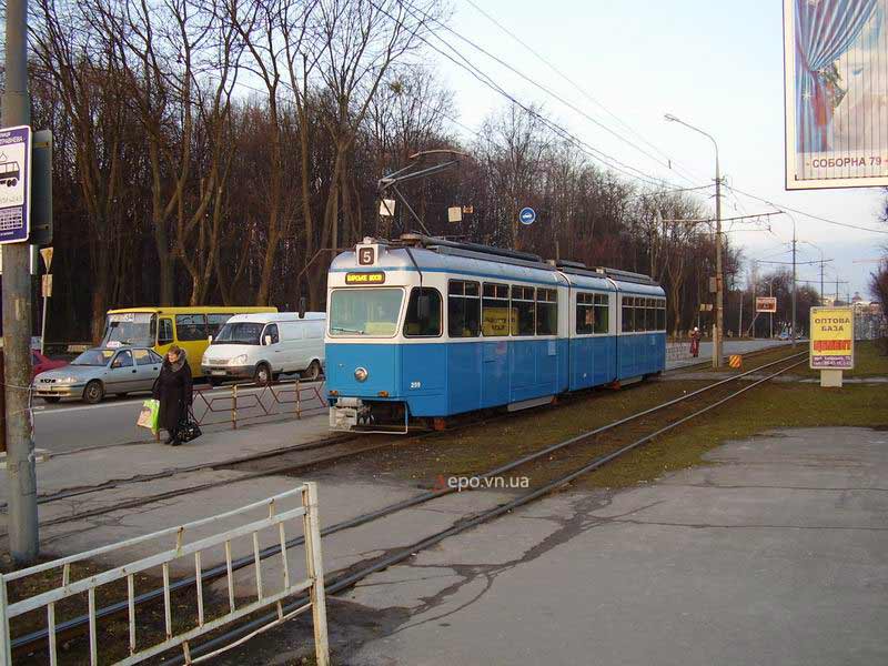 Вагон «Мираж» №259 на остановке «Первомайская». Март 2009.