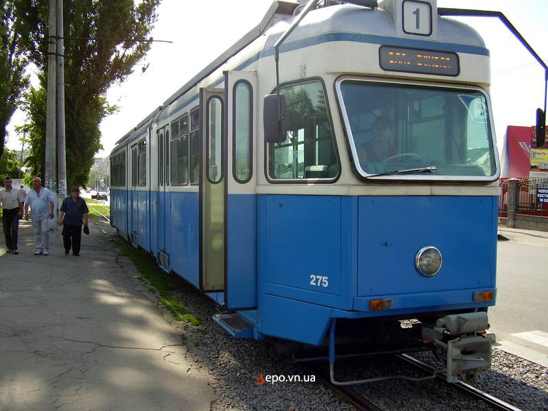 Вагон Мираж на остановке возле муниципального рынка. Июнь 2009.
