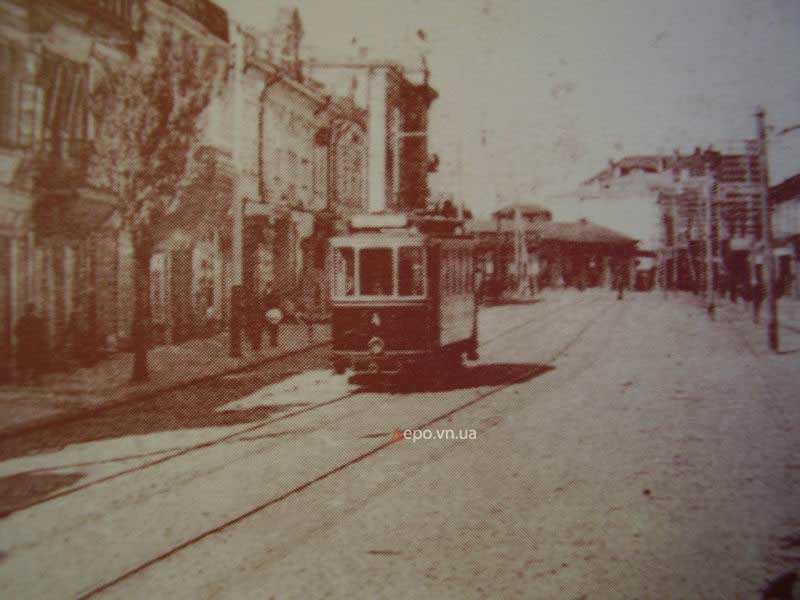Фото 1 - Вагон №4 на центральной улице. Дореволюционная открытка.