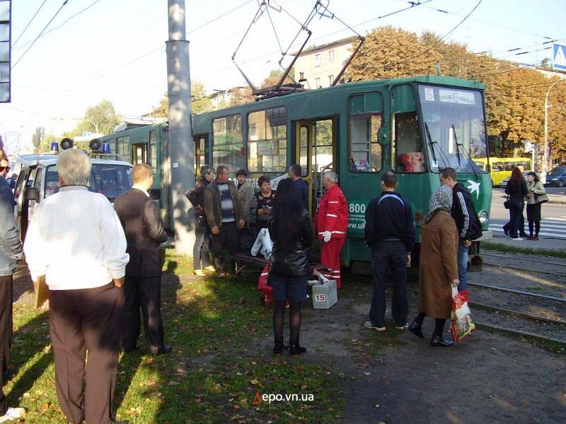 Девушка попала под трамвай