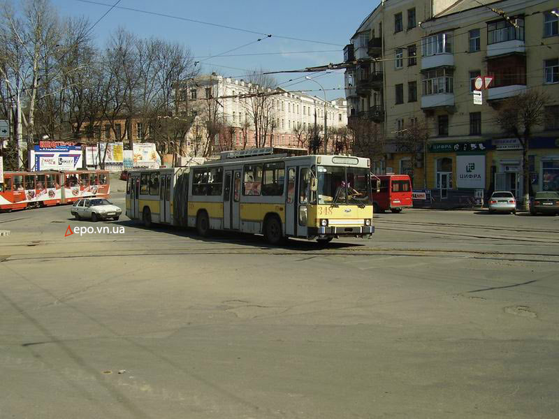 ЮМЗ на площади Гагарина, 2009 год.