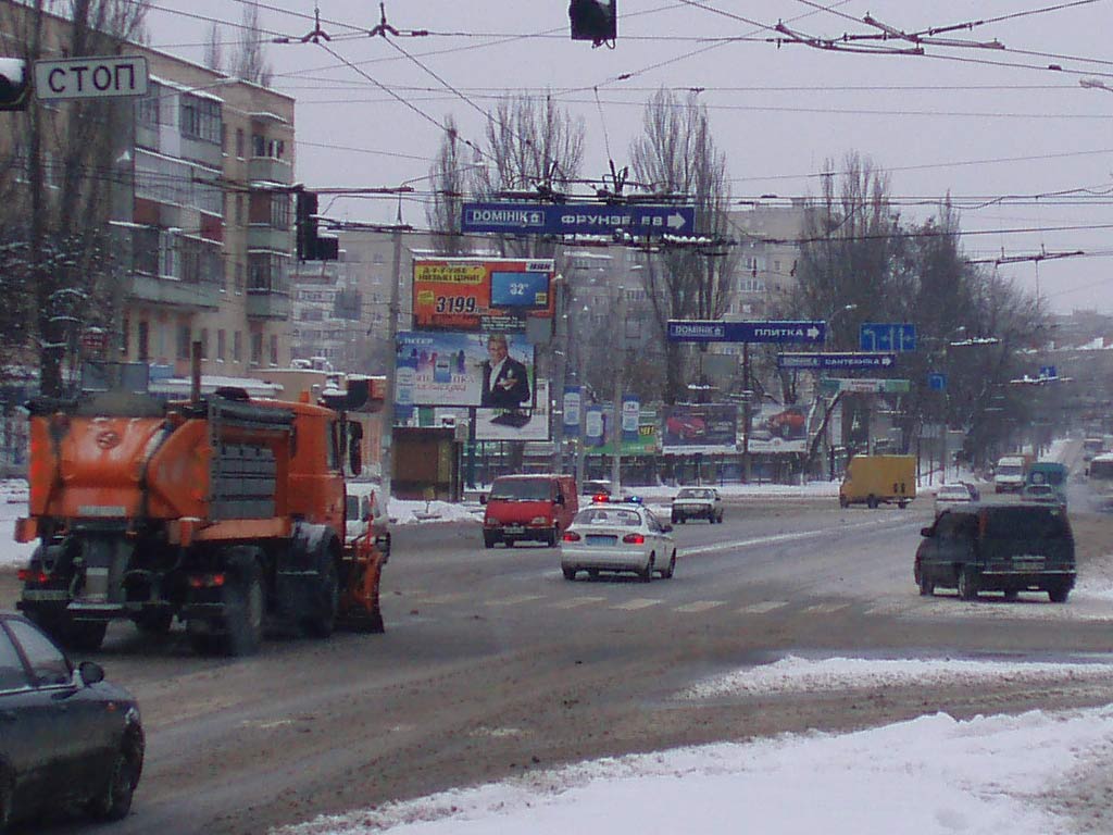 Снегоуборочные машины в сопровождении ДПС